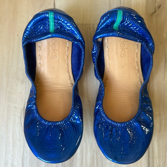 ✨EUC Rare beautiful sapphire blue patent leather Tieks size 8✨ - Picture 2 of 7